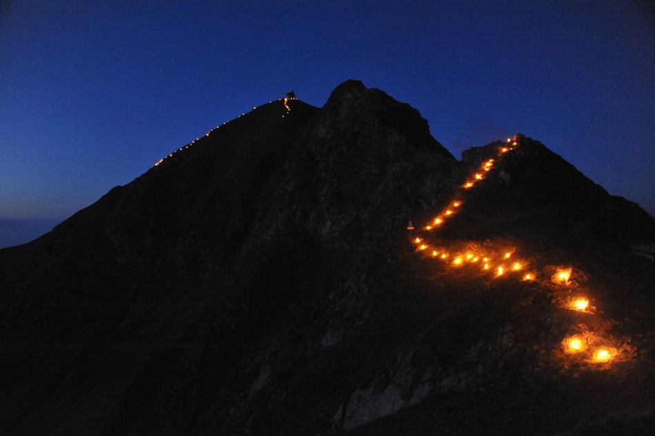 Feuerbrennen-79954921 Sonnwendfeuern am Kellerjoch