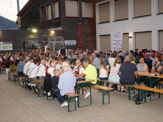 Concert sur la place BMK Weerberg - église St. Pierre