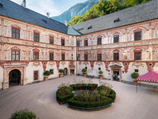 exklusive Führung durch das Schloss Tratzberg